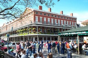 512px-Cafe_du_Monde_New_Orleans