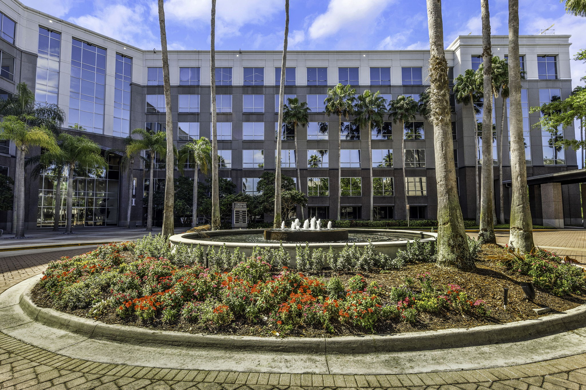 Sono Bello Tampa liposuction center building exterior