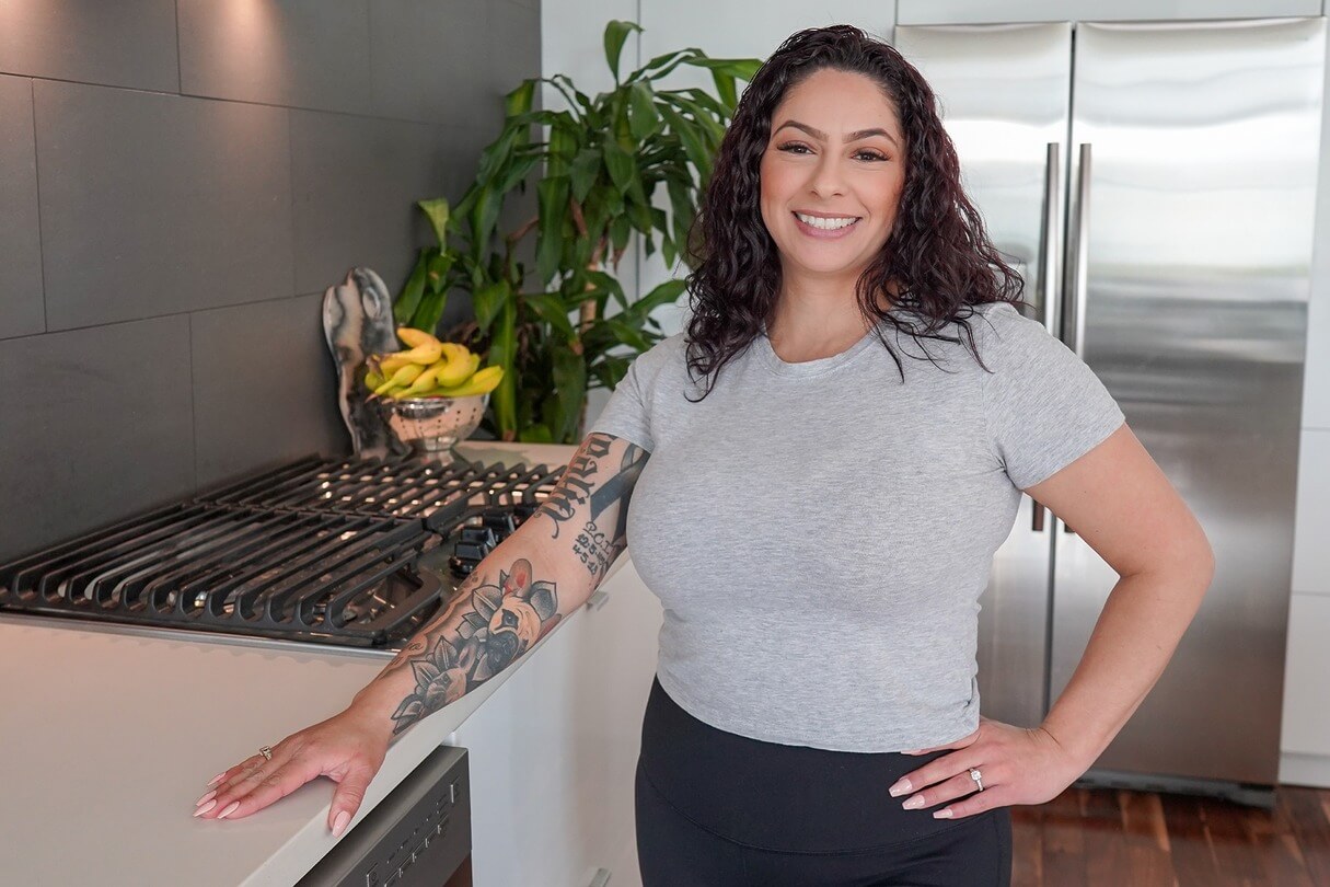 Sono Bello patient posing in kitchen after laser liposuction